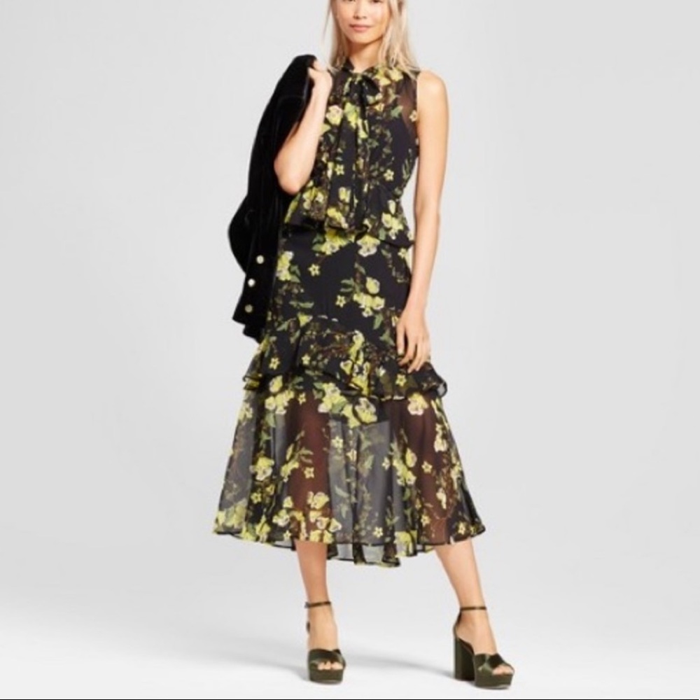 Tiered ruffle who what wear black floral dress